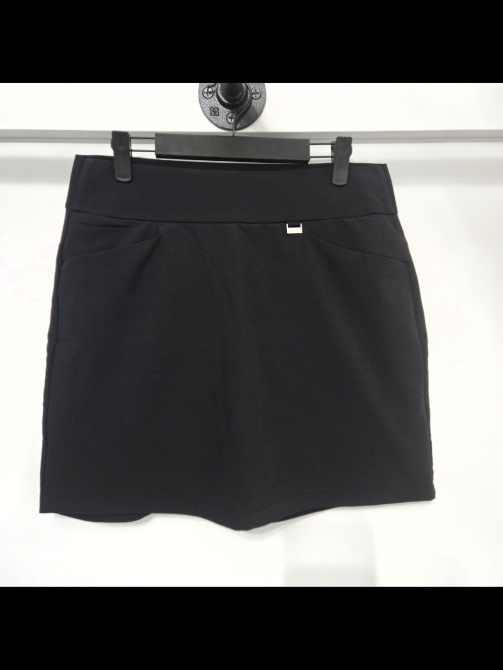 Greg Norman Womens Size Small Golf Skort (Skirt With Short Under) Black